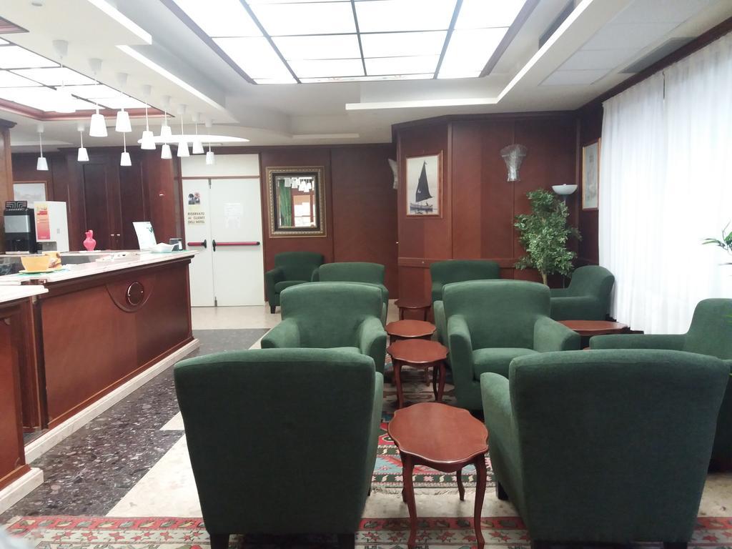 Hotel Al Ragno Cesenatico Esterno foto