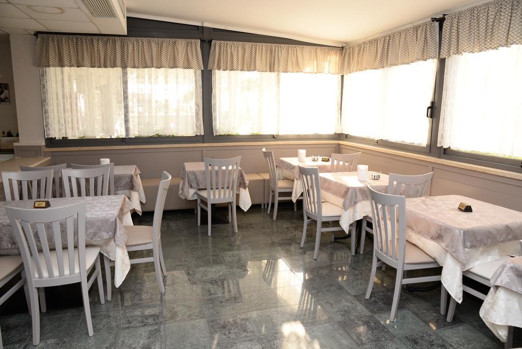 Hotel Al Ragno Cesenatico Esterno foto