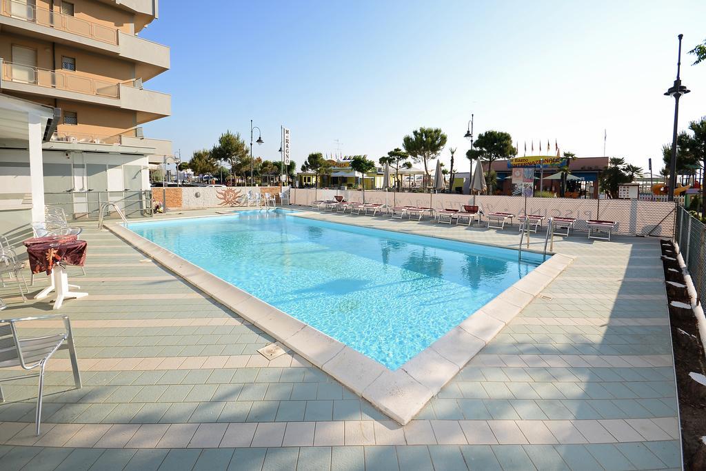 Hotel Al Ragno Cesenatico Esterno foto