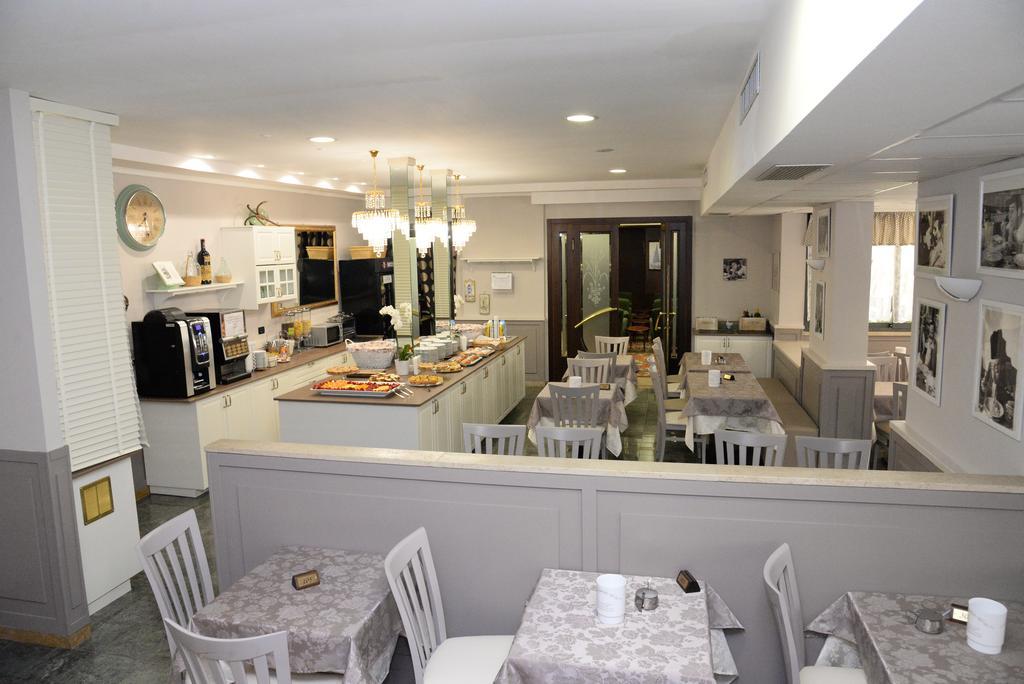 Hotel Al Ragno Cesenatico Esterno foto