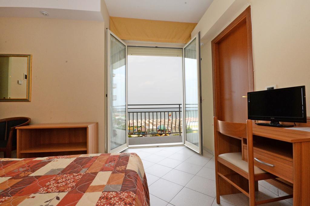Hotel Al Ragno Cesenatico Esterno foto